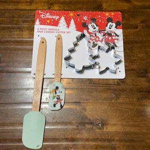 Disney Christmas Spatula and Cookie Cutters Set
